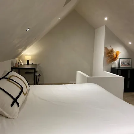 Les Tours De Rose - Characterful In *