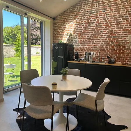 Les Tours De Rose - Characterful In アパート Waremme